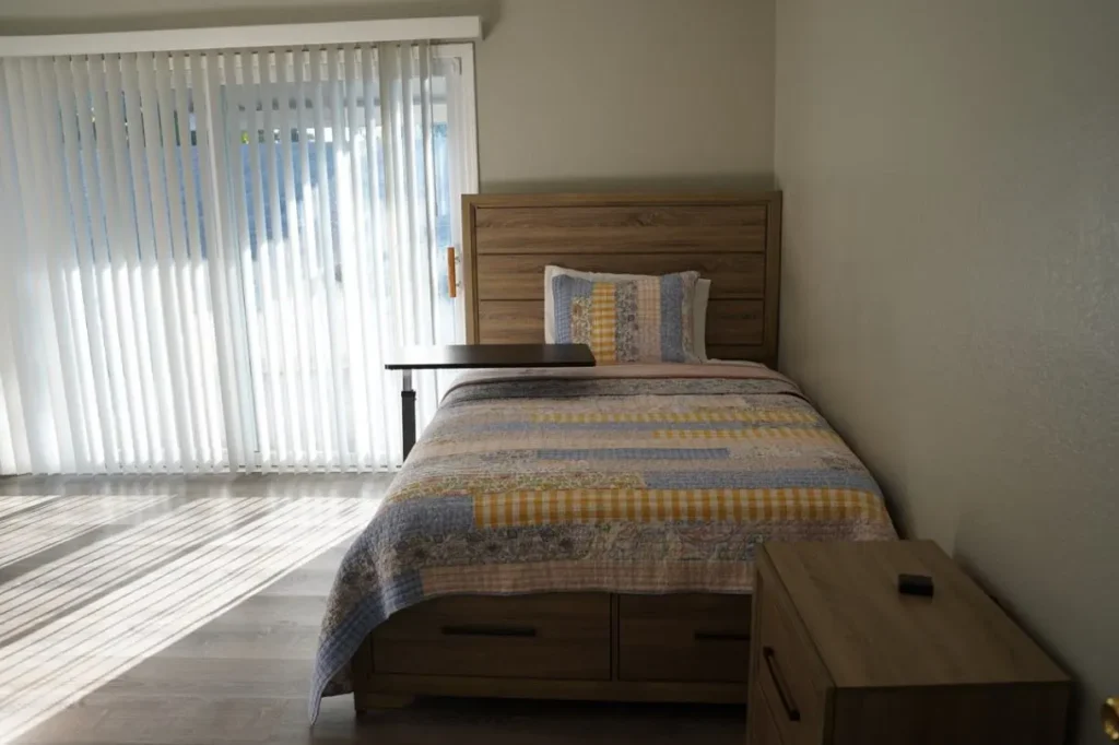 assisted living community with comfortable rooms in gilbert